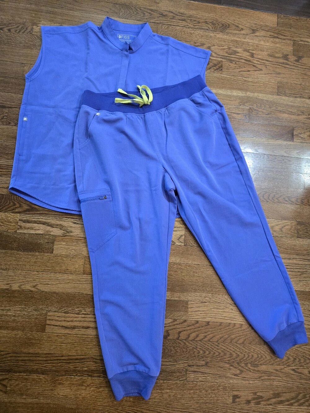 FIGS Scrub Set Blueberry | Rafaela Top L + Zamora Jogger Pants XL Petite | Like